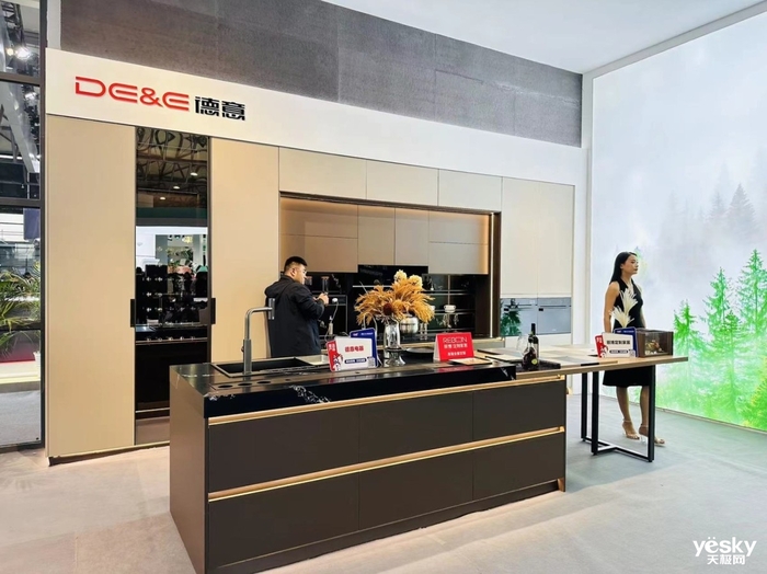 九游体育：AWE2024访德意智家阮金成：大风压冠绝行业(图8)