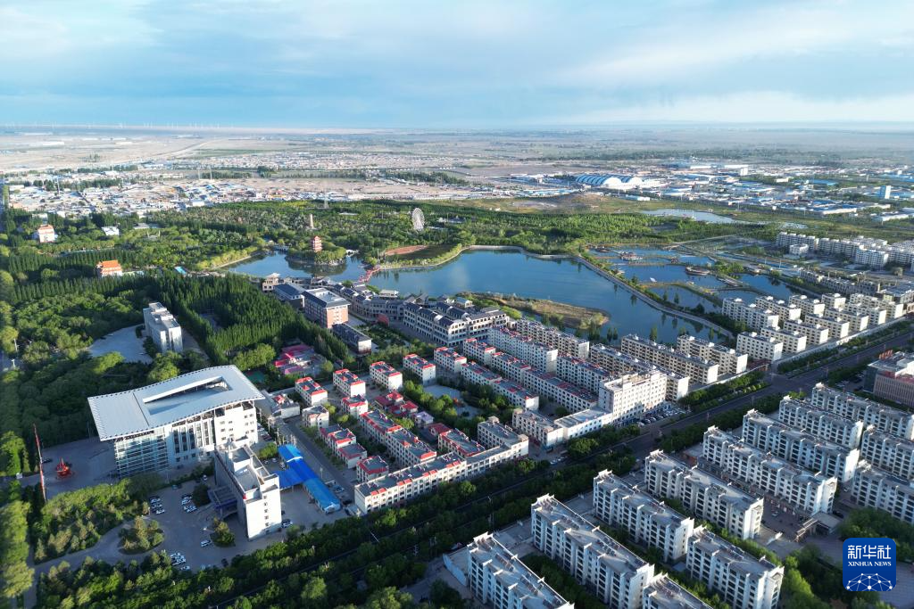 九游体育：中国经济样本观察·县域样本篇丨面对石油资源枯竭这座戈壁小城是如何走出困境的？(图1)